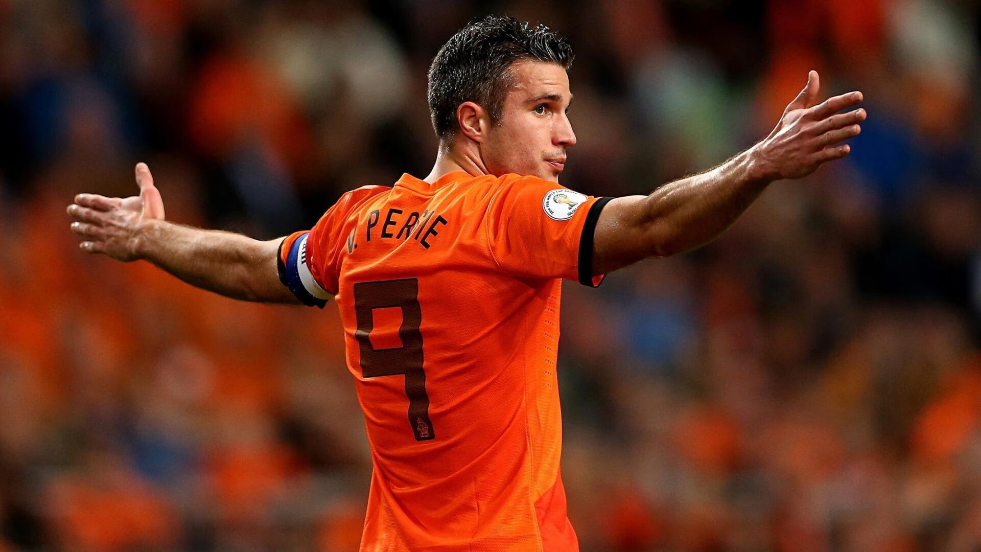 一代神锋亲身指导！范佩西率费耶诺德领跑荷甲，上田绮世11场轰13球