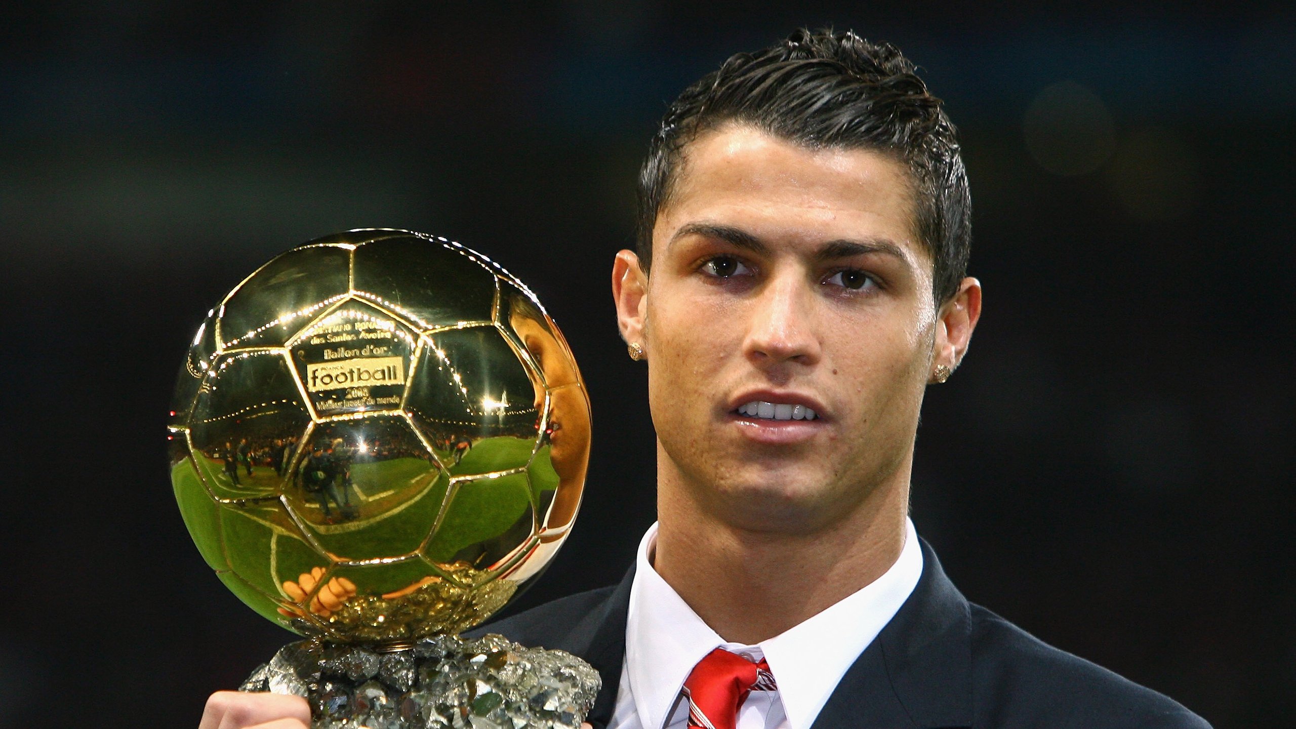 拜仁主帅强调高压逼抢，战术执行完美，拜仁高层